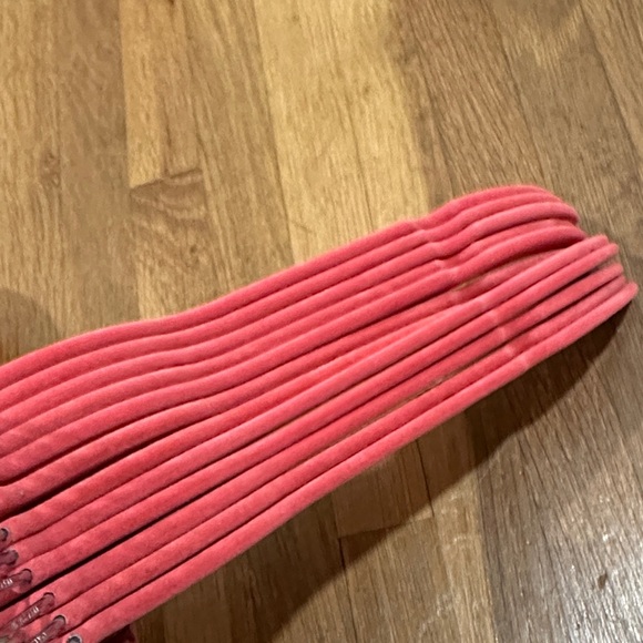 Clutter Free | Set of Pink Velvet Hangers - Picture 7 of 11